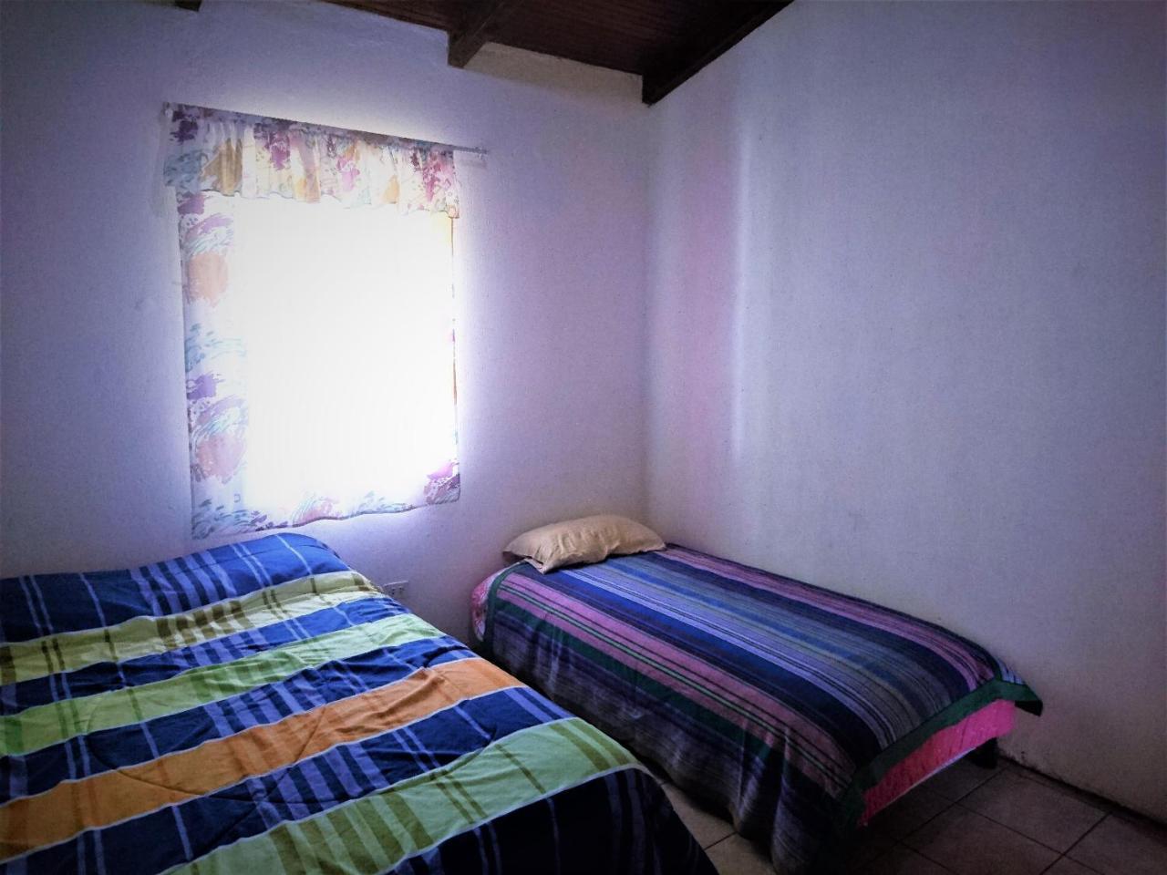 Hostel Pink House San Lucas Tolimán Exterior foto